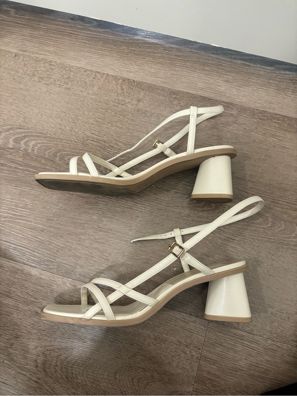 Dolce Vita Britt Sandal - Picture 2 of 7